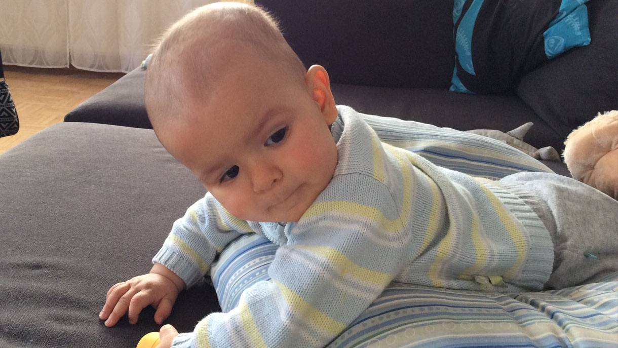 Konzept Gesundheit Berlin baby liegend